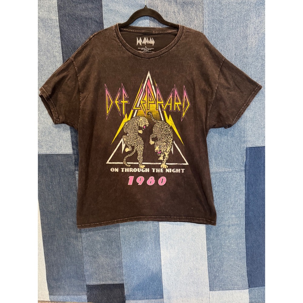Def Leppard On Through The Night 1980 Graphic T-Shirt Mens Large Acid Wash Black